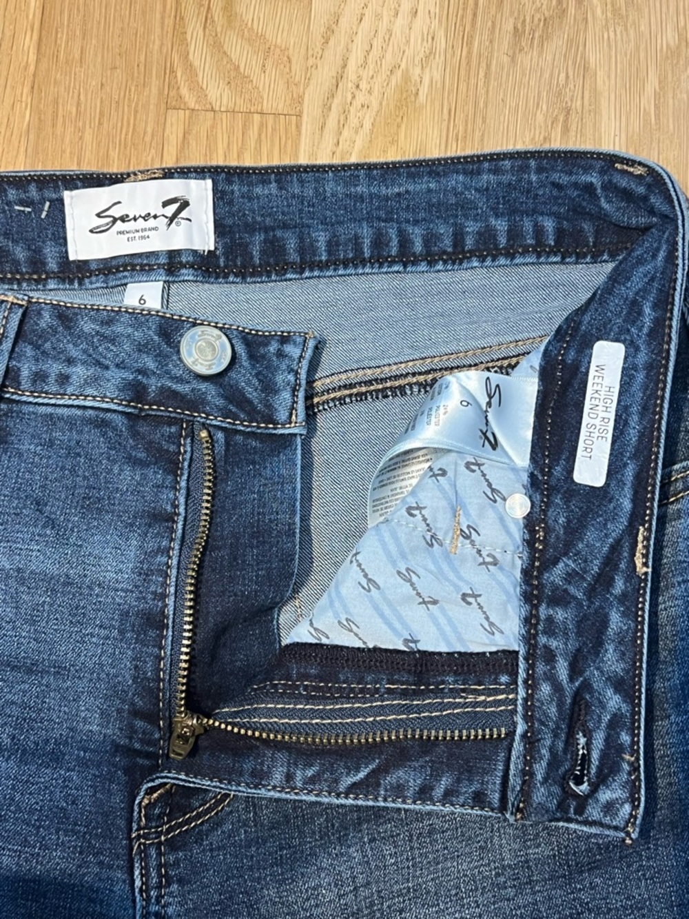 Seven7 High Rise Weekend Shorts Size 6 Dark Wash 4” Inseam Stretch Denim - Picture 7 of 15